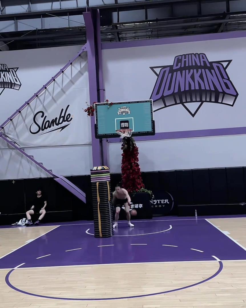 兄弟，這個(gè)摸高如何？