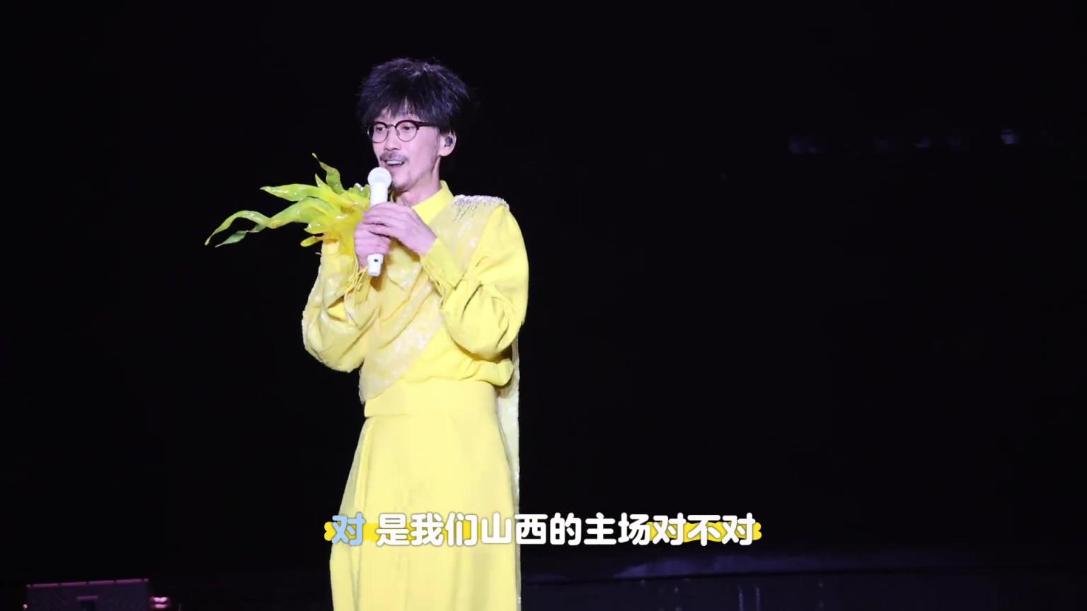 山西鬧他！周傳雄太原演唱會(huì)現(xiàn)場(chǎng)帶領(lǐng)歌迷為山西男籃加油助威