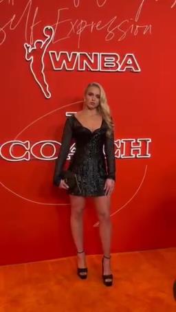 海莉選秀夜紅毯秀，人氣和顏值在這屆都是數(shù)一數(shù)二