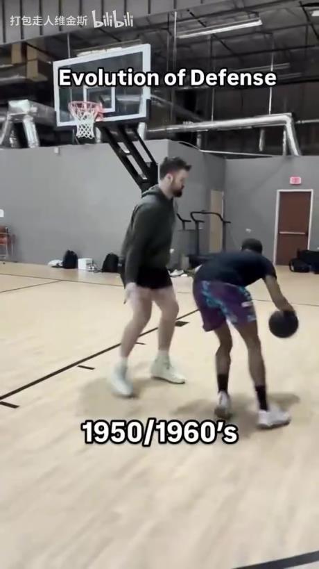 太真實(shí)了！外網(wǎng)網(wǎng)紅惡搞NBA不同時(shí)代的防守尺度變化！
